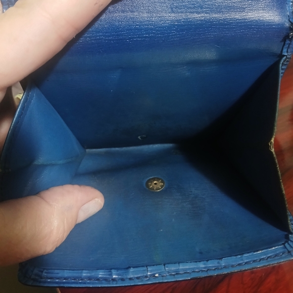 LV Double Snap Epi Wallet - Picture 14 of 16